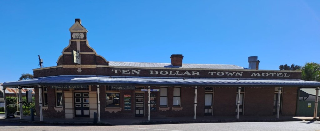Photo of the Ten Dollar Town Motel, Gulgong
